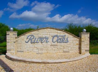 2126 River Oaks Dr, New Braunfels, TX 78132