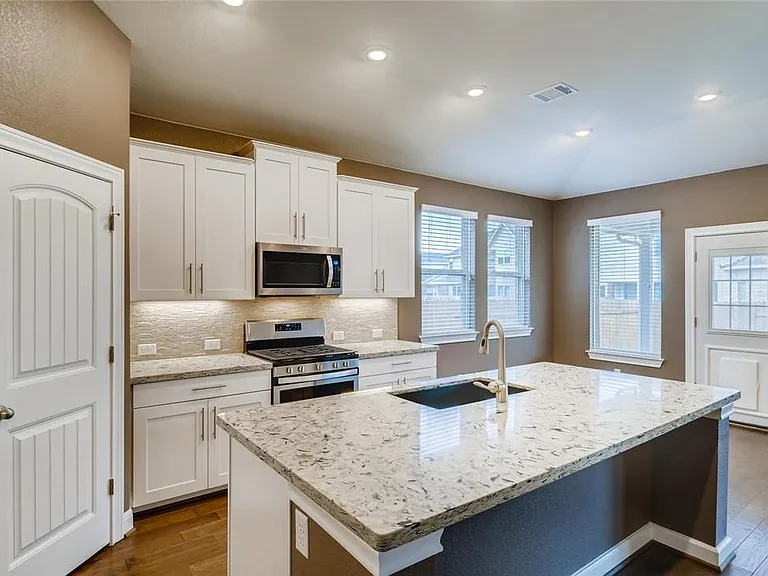 817 Kenney Fort Xing — Photo 14