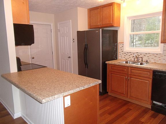 Kitchen with breakfast bar