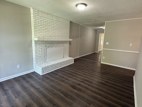 2nd image of 405 Nevada St