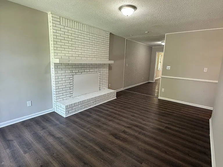 405 Nevada St — Photo 2