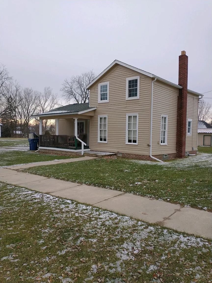 306 S Mill St photo 1