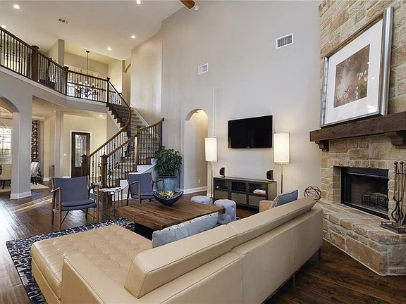 4th image of 3917 Vail Dr