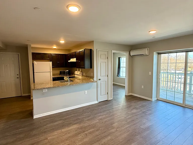 460 Main St #1000-B — Photo 9