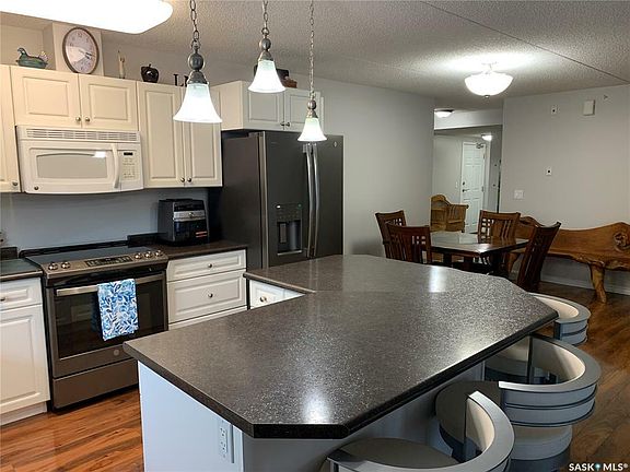 4th image of 1140 Main St #303