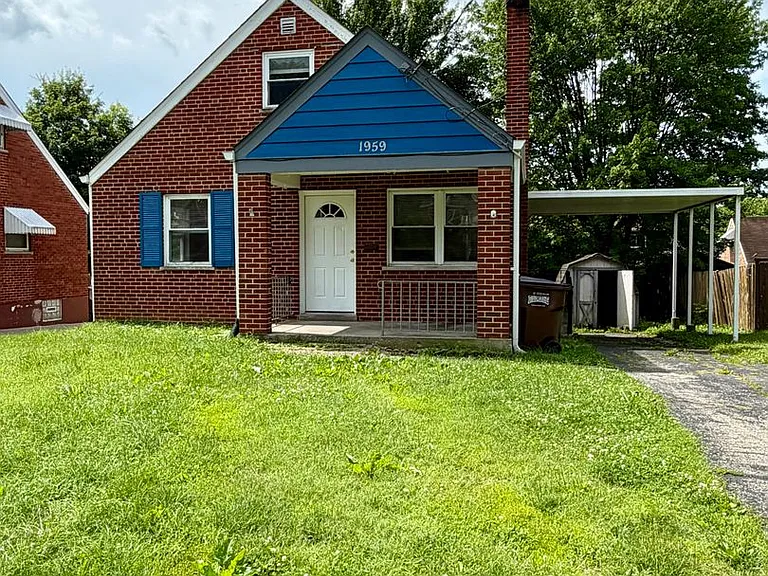 1959 N Lynndale Ave — Photo 1