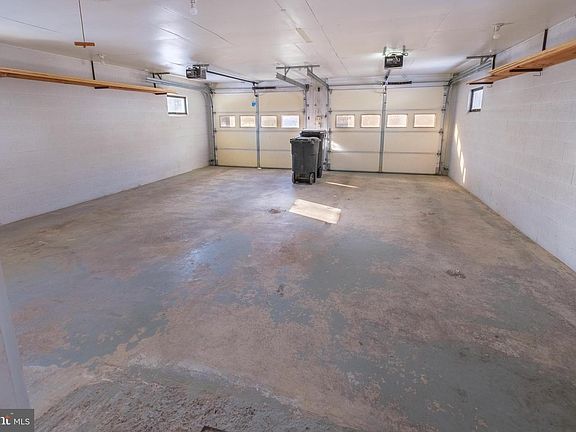 5th image of 522 Pike St