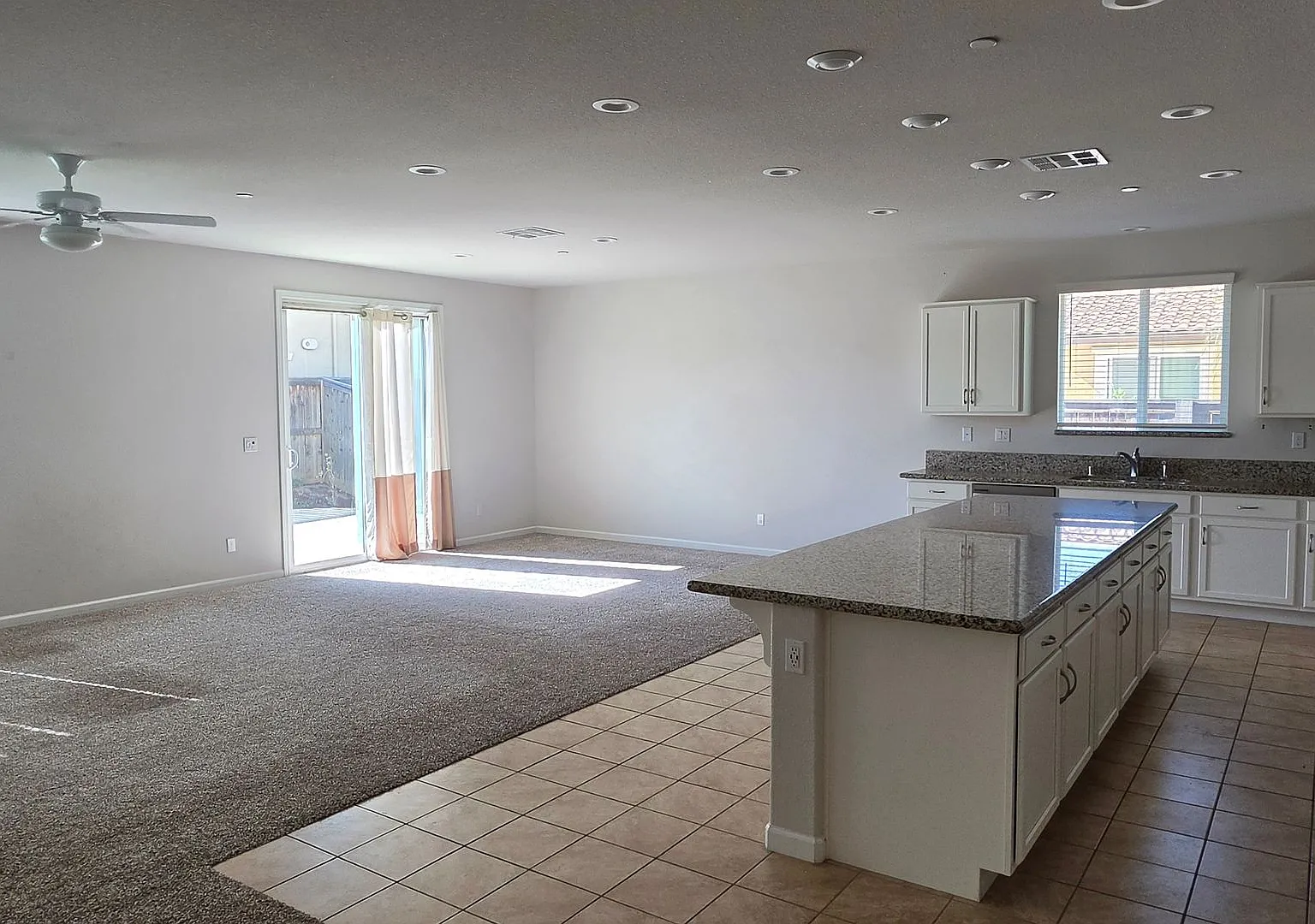 Stunning Single-Level Home in Valley Glen! — Photo 4