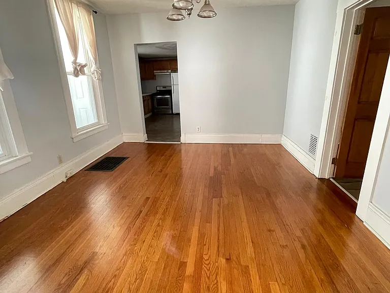 341 Gertrude St — Photo 9