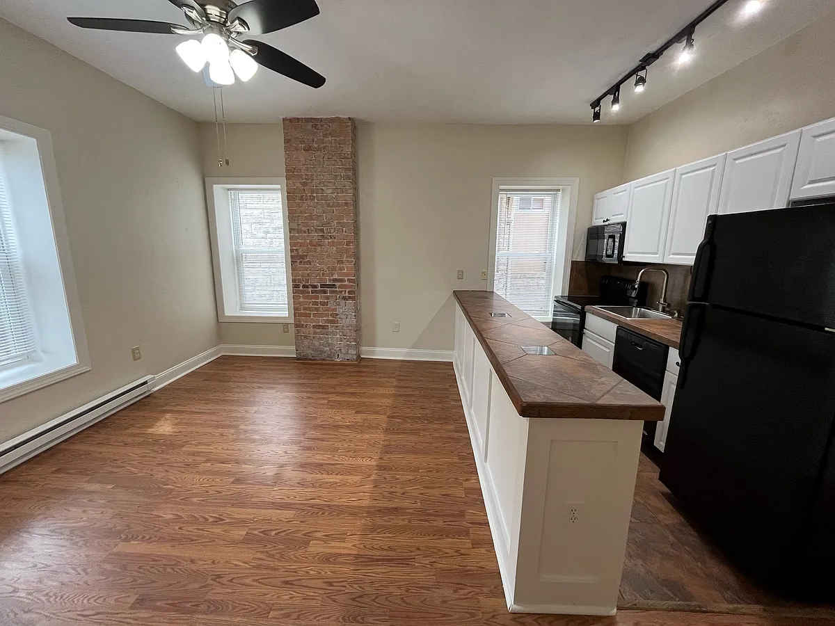 Building Photo - 6733 Thomas Blvd #4