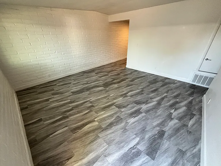 2853-2939 N Euclid Ave #2855 — Photo 8