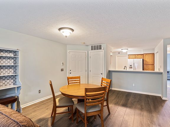 4th image of 5882 Stonebridge Cir APT 103