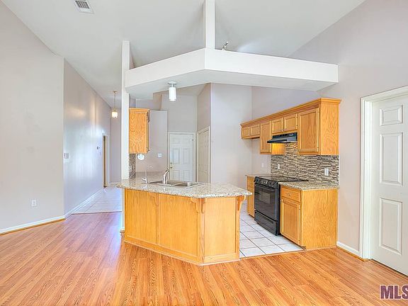 3rd image of 38135 Eastlake Dr