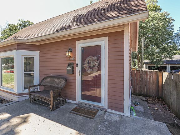 4th image of 4520 Winthrop Ave