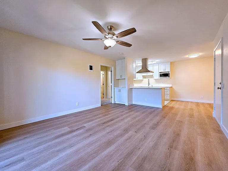 Parklane Apartments — Photo 13