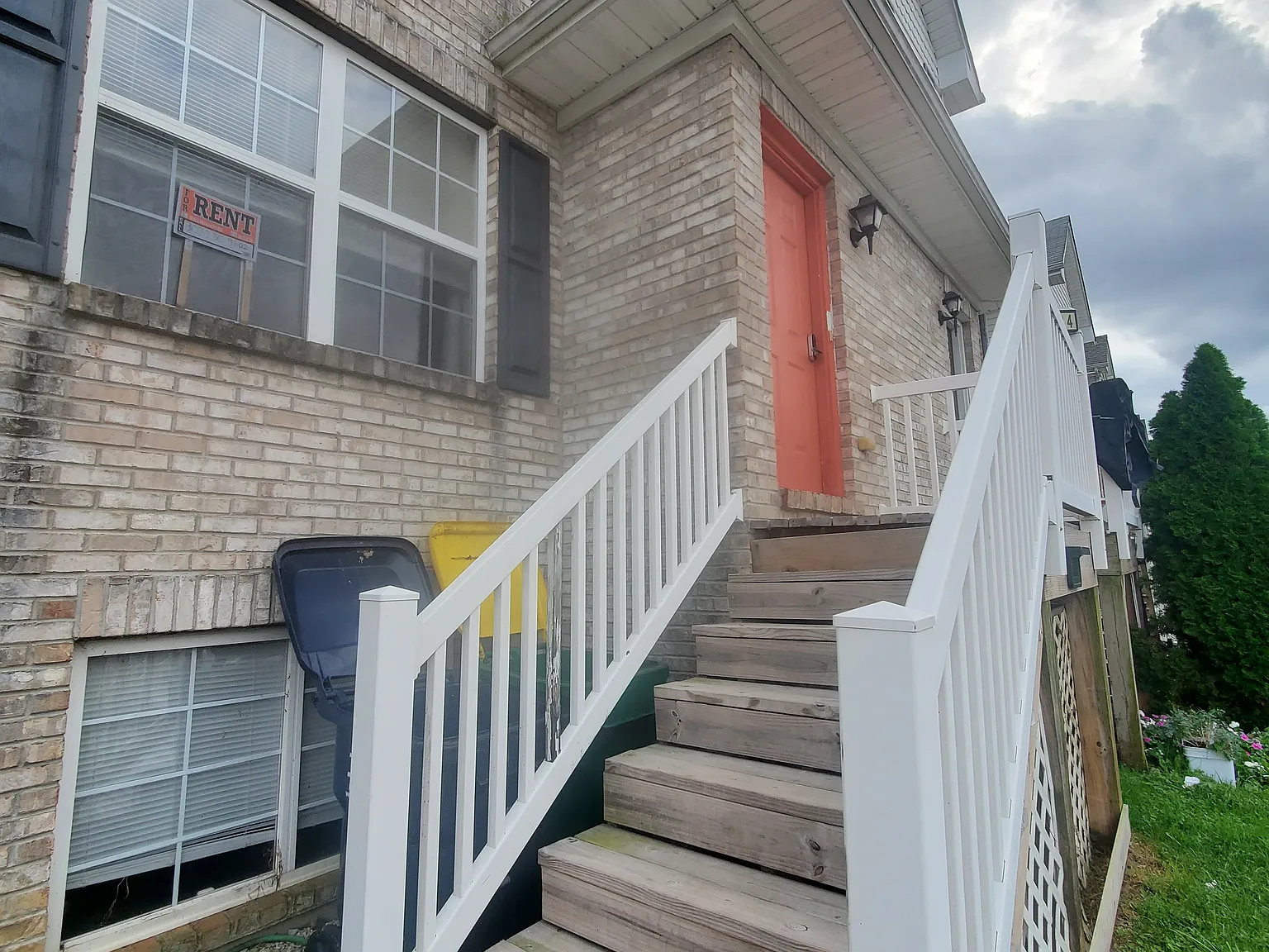 3 bed, 2.5 bath, 1425 sqft, $2,200 — Photo 3