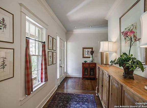 3rd image of 302 Castano Ave