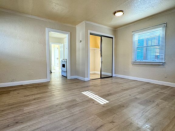 2nd image of 4216 Woodlawn Ave #4218