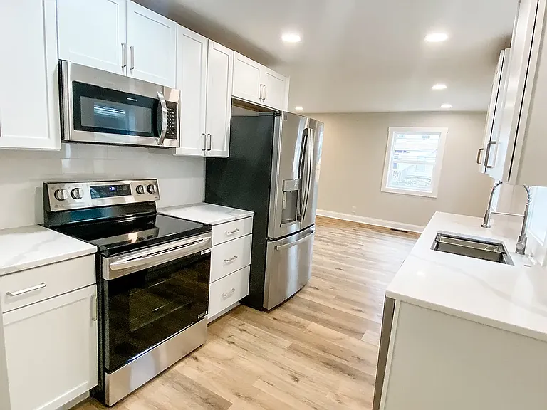 1142 S Keystone Ave — Photo 5