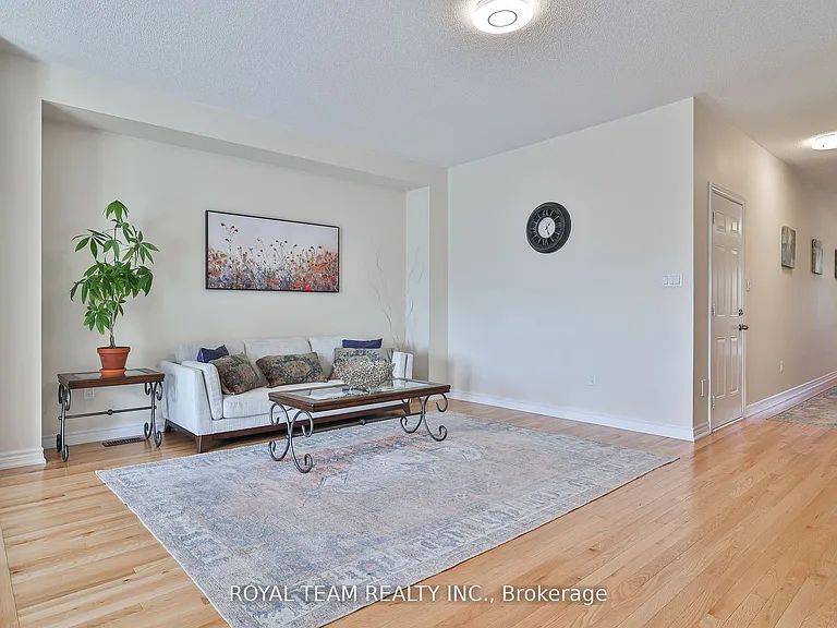 1246 Peelar Cres — Photo 7