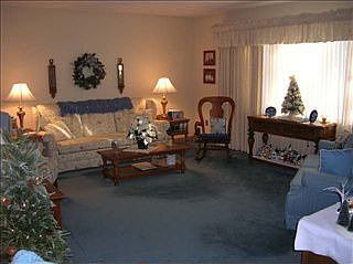 1st image of 907 Pine Ave