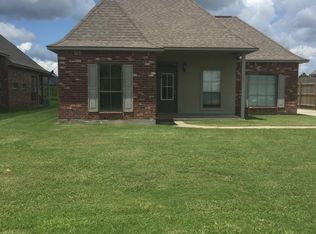 40512 Fox Run Dr, Gonzales, LA 70737