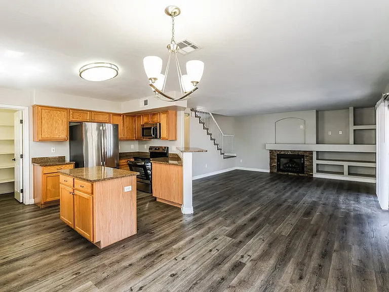 10438 W Georgia Ave — Photo 7
