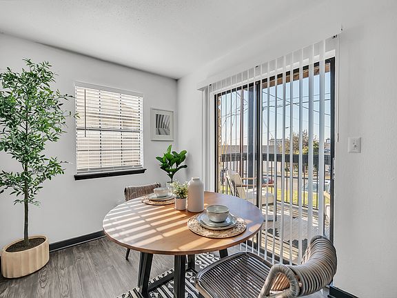 4th image of 900 Peques St #2B-2Ba-929Sqft