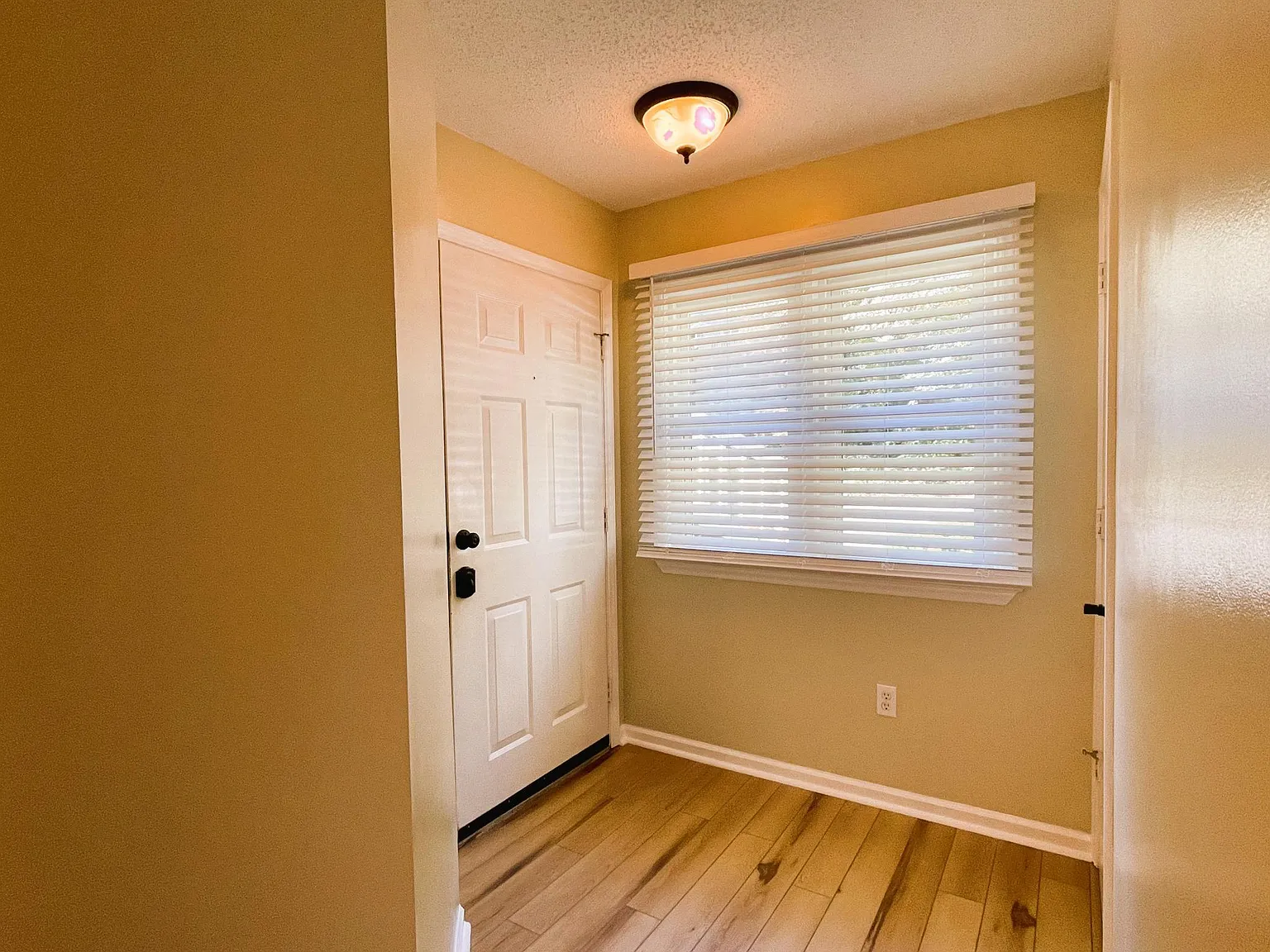 2 bed, 1110 sqft, $2,000 — Photo 4