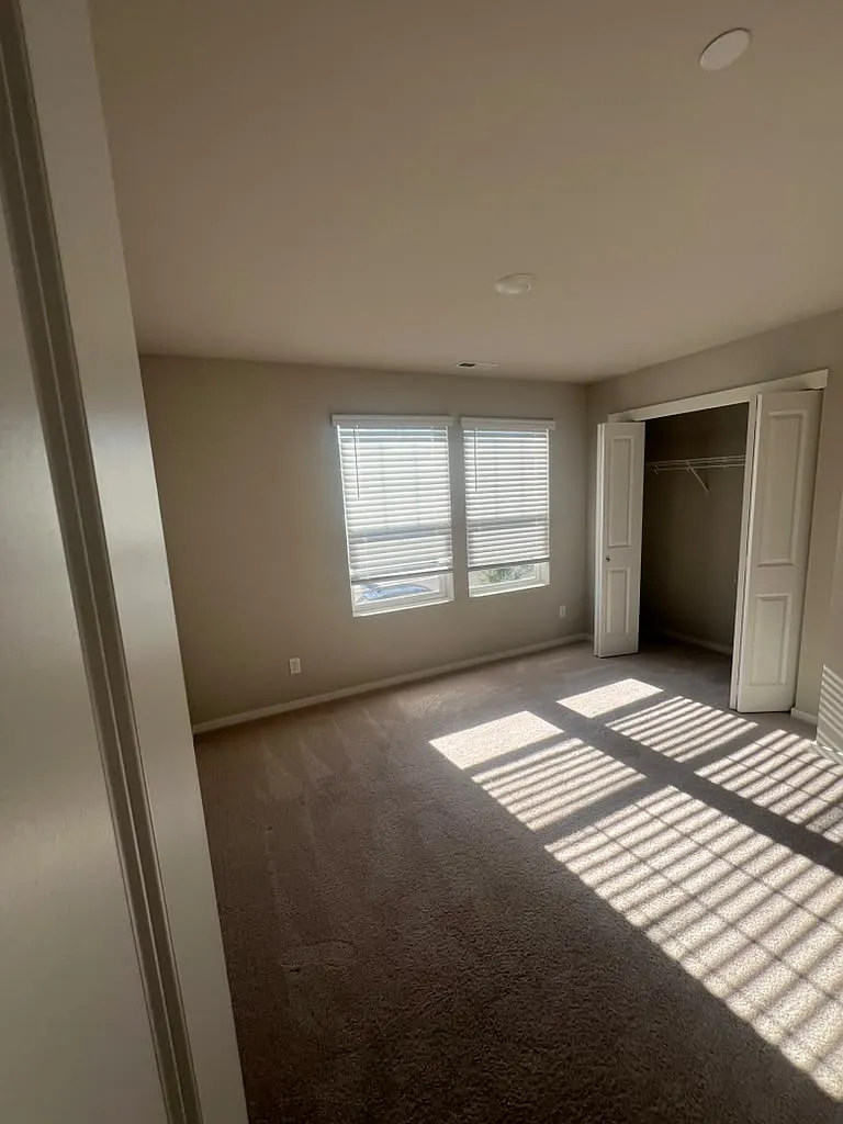 4 bed, 2050 sqft, $2,995 — Photo 2