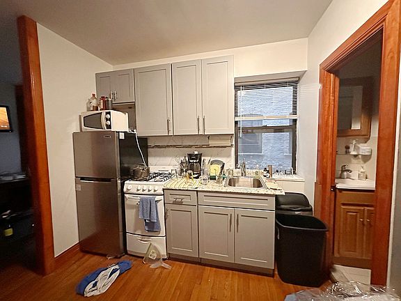 5th image of 424 E 13th St #104