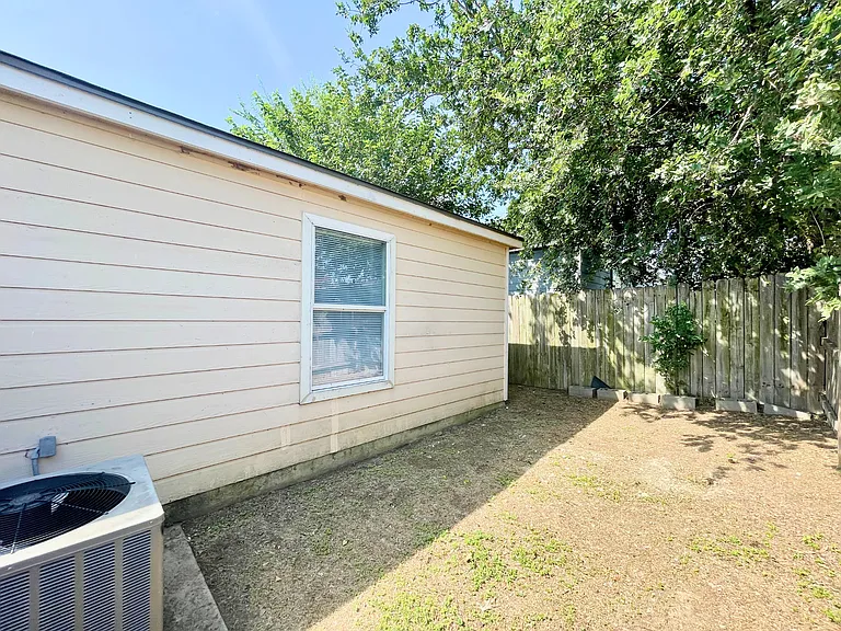 15415-15417 Kamary Ln — Photo 13