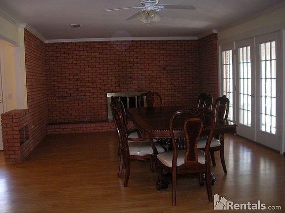 4th image of 1715 Oak Knoll Dr