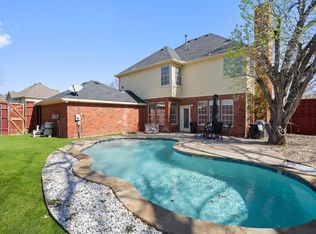 141 Morningside Dr, Grand Prairie, TX 75052