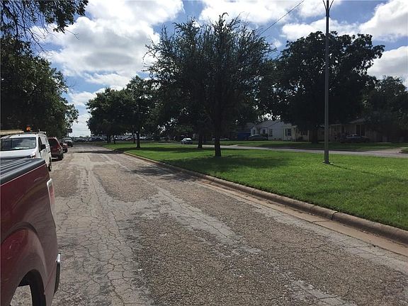 3rd image of 2009 Belmont Blvd