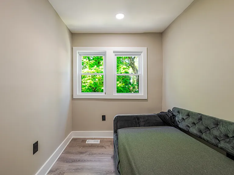 4523 Dix St NE — Photo 18
