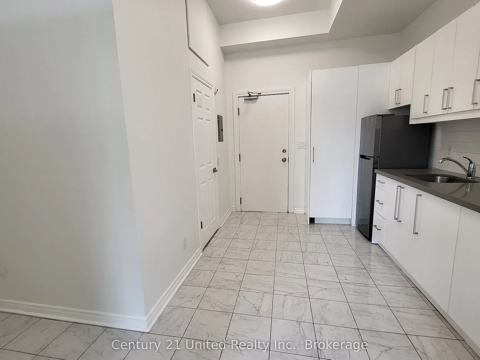 172.5 Hunter St W — Photo 3