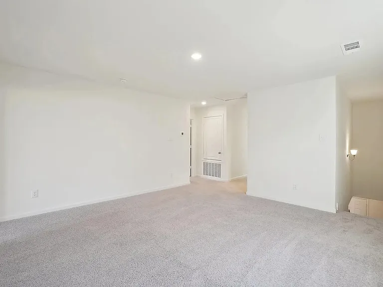 2200 Meadow Park Dr — Photo 11
