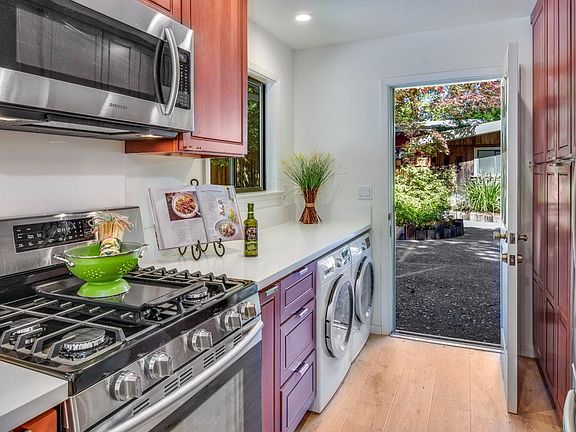 3rd image of 760 Lockewood Ln