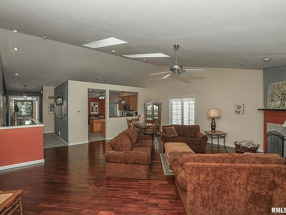 4th image of 6 Briarwood Ln