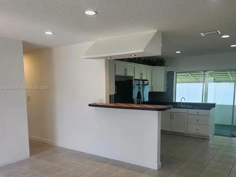 2710 NW 52nd Pl — Photo 5