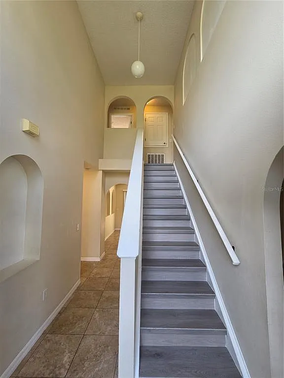 4 bed, 2.5 bath, 2256 sqft, $2,200 — Photo 2