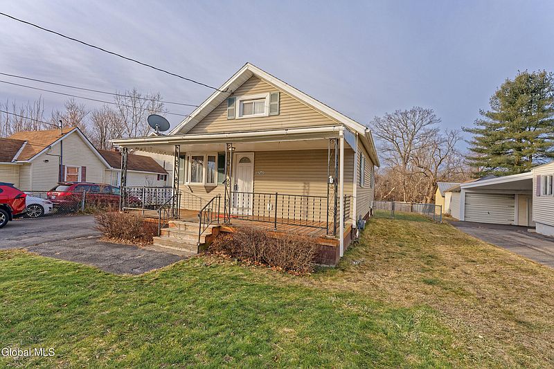 2nd image of 3760 Albany Street