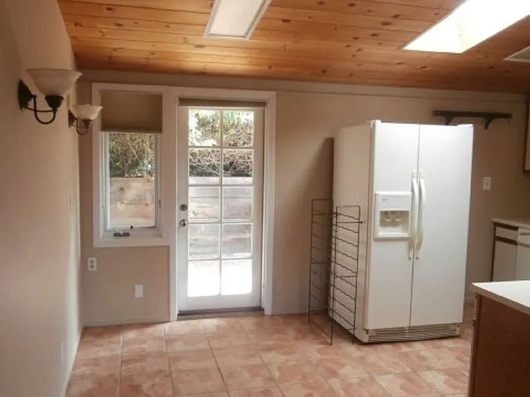 2542 Crescent Ave — Photo 8