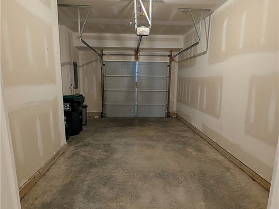 4th image of 2715 Acadia Dr