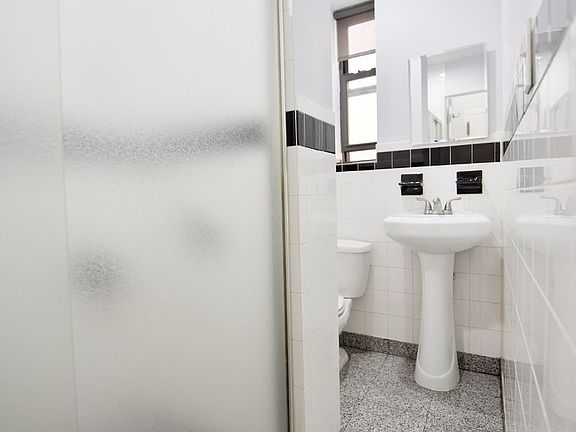 4th image of 70 Kenmare St APT 35