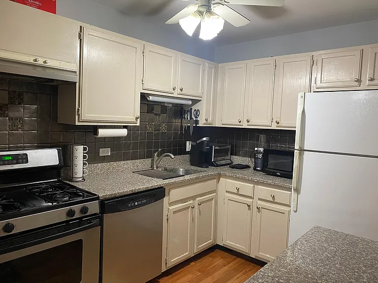 386 Washington Ct — Photo 5