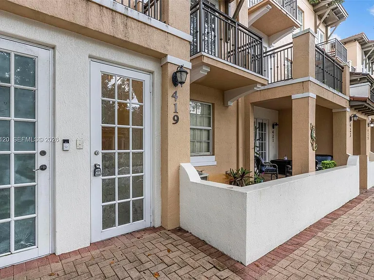 419 SW 147th Ave #108 — Photo 4