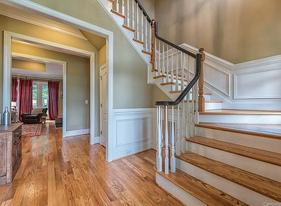 3rd image of 122 Ewart Pl
