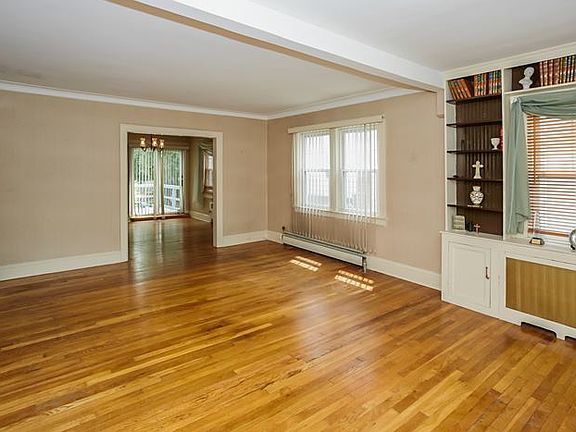 4th image of 37 Prescott St
